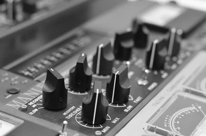 I can do 2 monogram logo