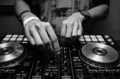 I will make dj mix sets and dj mixtapes for you